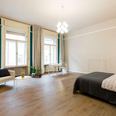 Unique Riverside Apartment Budapest Bagian luar foto