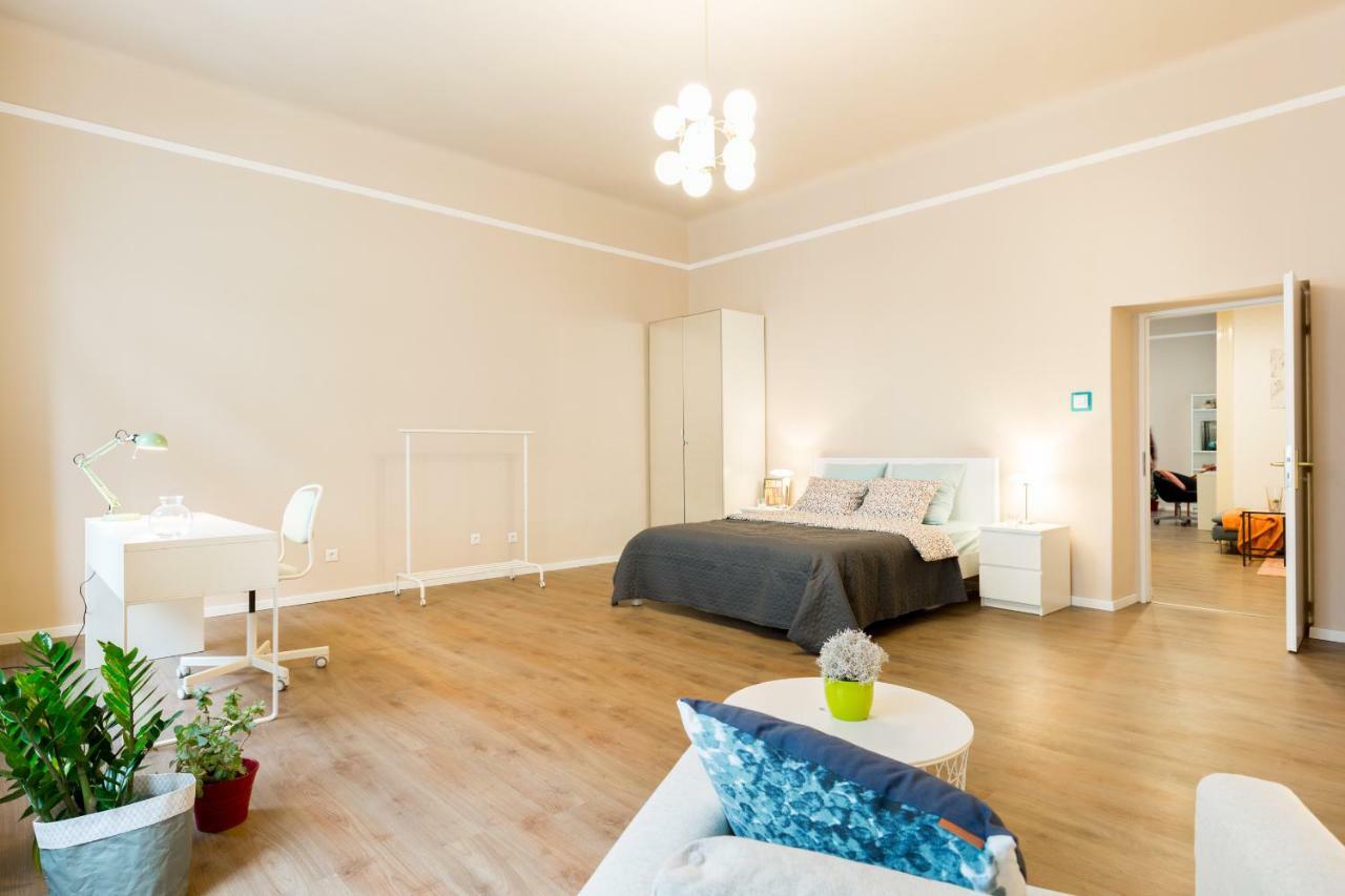 Unique Riverside Apartment Budapest Bagian luar foto