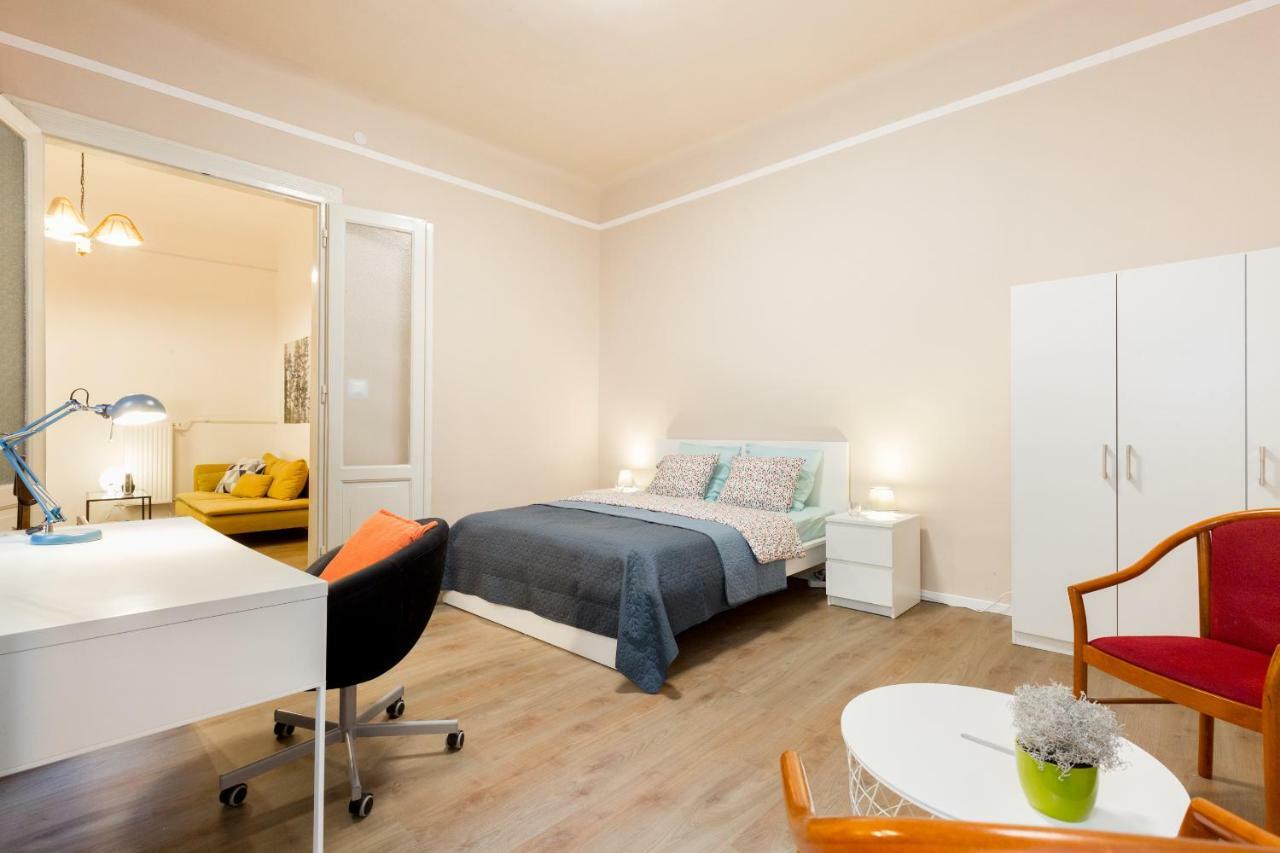 Unique Riverside Apartment Budapest Bagian luar foto